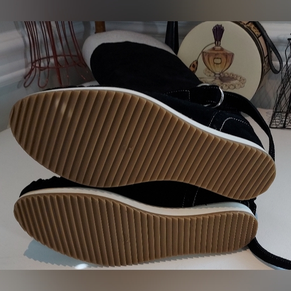 Modern Vice Made in Italy Black Suede Pull On Boot Like New - Picture 8 of 9